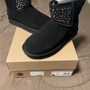 UGG CLASSIC MINI STUD II